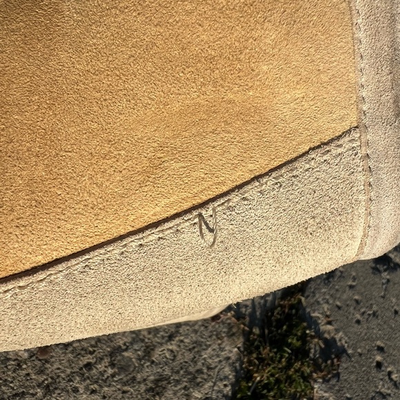 Cozy Ugg Boots: well crafted and comfortable. Please do look at pictures! - Picture 8 of 9